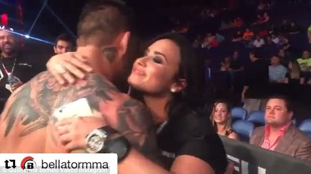 Demi Lovato bí mật hẹn hò võ sĩ điển trai sau khi kết thúc mối tình 6 năm - Ảnh 3.