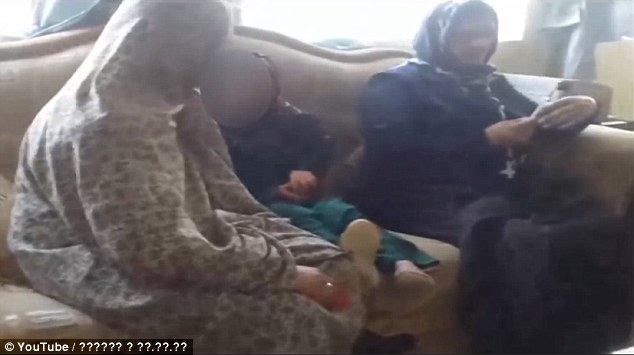 Cha gả cưới con g&aacute;i 6 tuổi cho người đ&agrave;n &ocirc;ng 55 tuổi để đổi lấy 1 con d&ecirc; - Ảnh 1.