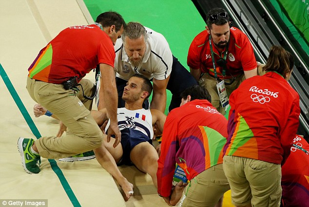 Ca chấn thương ghê rợn đầu tiên ở Olympic Rio 2016 - Ảnh 6.