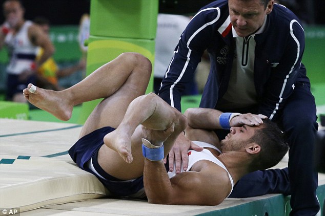 Ca chấn thương ghê rợn đầu tiên ở Olympic Rio 2016 - Ảnh 4.