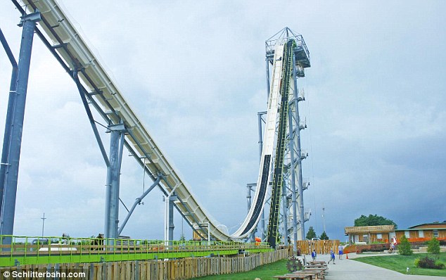 Mỹ: Cậu b&eacute; 10 tuổi thiệt mạng tr&ecirc;n m&aacute;ng trượt nước cao nhất thế giới - Ảnh 2.