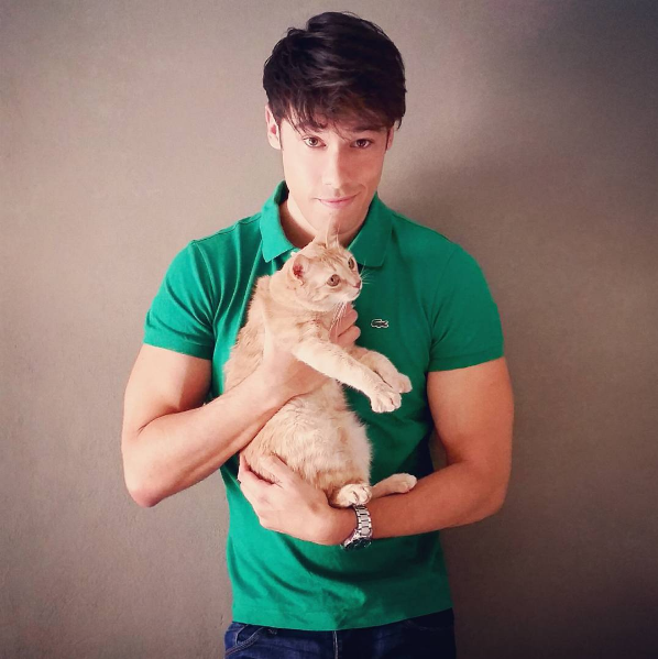 Loạt ảnh trai đẹp thế giới chụp với mèo: Bạn gái có thể không có, nhưng mèo nhất định phải nuôi 1 con! - Ảnh 4.
