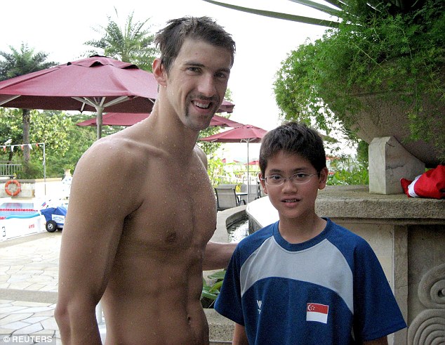 Kình ngư Singapore từng thua Hoàng Quý Phước đánh bại Michael Phelps để giành HCV Olympic - Ảnh 2.