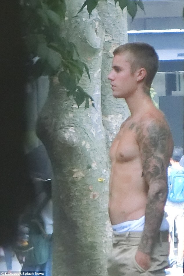 Sau tranh cãi với Selena, Justin Bieber hạnh phúc ôm hôn bạn gái mới bất chấp dư luận - Ảnh 5.
