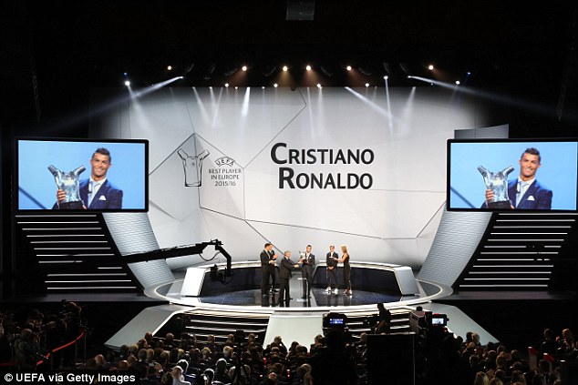 Vượt Bale và Griezmann, Ronaldo đoạt danh hiệu Cầu thủ hay nhất châu Âu - Ảnh 4.