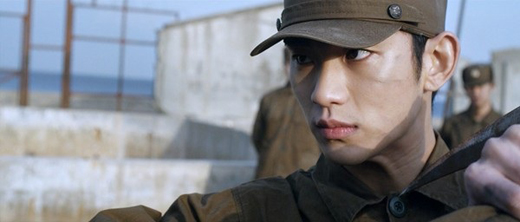 Còn hàng chục quân nhân bụi bặm của màn ảnh Hàn “hơn đứt” Song Joong Ki - Ảnh 37.