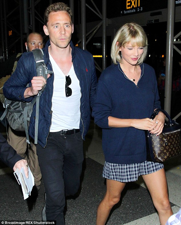 Bạn bè Tom Hiddleston tiết lộ anh mới là người đá Taylor Swift - Ảnh 1.