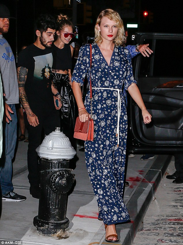 Taylor Swift bị chê trông như bà ngoại của cặp đôi Zayn Malik - Gigi Hadid - Ảnh 1.