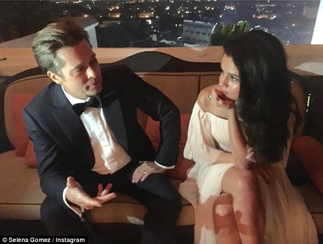 Selena Gomez khiến Angelina Jolie phẫn nộ vì tán tỉnh Brad Pitt "một cách trơ trẽn"?