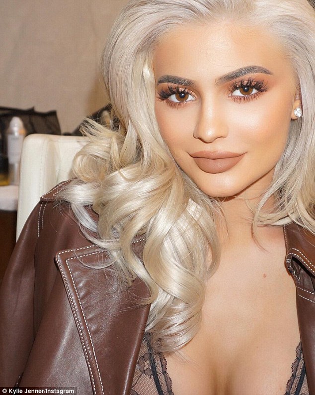 19 tuổi, Kylie Jenner đã mua được biệt thự thứ 4 đắt hơn cả nhà Selena và Miley - Ảnh 15.