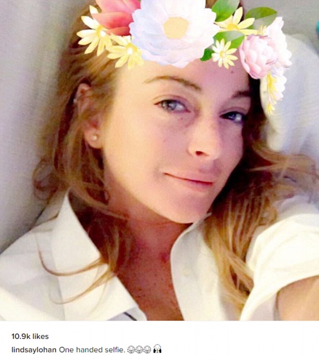 Lộ thêm ảnh về đầu ngón tay bị đứt lìa của Lindsay Lohan - Ảnh 4.