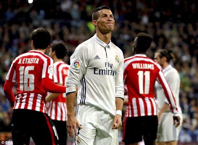 Ronaldo tố cáo đồng đội ghi bàn ở thế việt vị? - Ảnh 3.