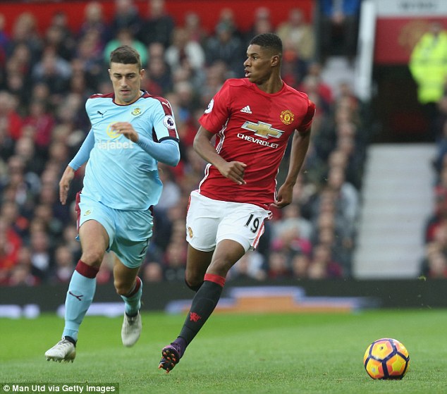 Cựu tiền đạo huyền thoại hiến kế cho Man Utd giải quyết cục nợ Ibrahimovic - Ảnh 3.