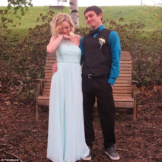 Mỹ: 2 học sinh trung học tự tử sau khi đăng tải ảnh tự sướng hạnh phúc trên Facebook - Ảnh 3.
