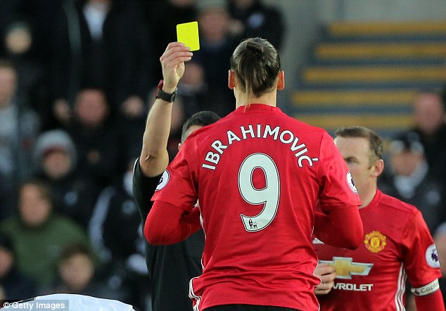 Phạm lỗi nhiều nhất Ngoại hạng Anh, đai đen taekwondo Ibrahimovic lỡ đại chiến Arsenal - Ảnh 4.