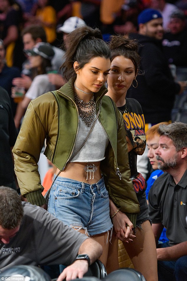 Cô gái nào cũng sẽ phải ghen tị với đôi chân quá nuột nà của Kendall Jenner và Bella Hadid - Ảnh 8.