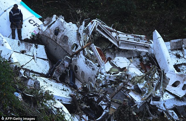 Tiết lộ gây sốc về nguyên nhân khiến máy bay chở đội bóng Brazil rơi ở Colombia  - Ảnh 1.