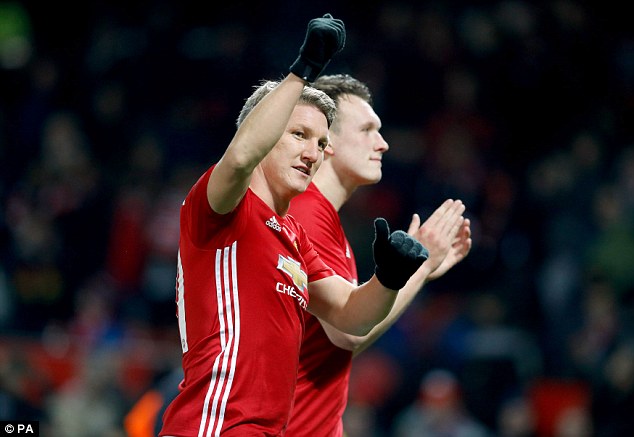 Schweinsteiger nói gì sau khi được HLV Mourinho tháo xích? - Ảnh 3.