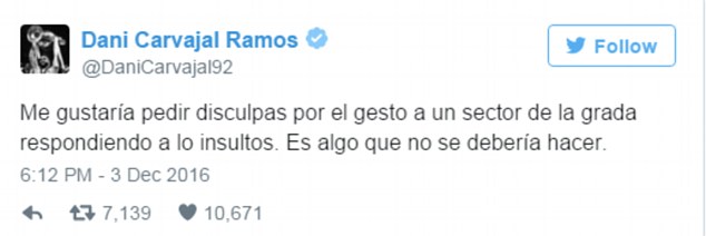 Chĩa ngón tay thối vào fan Barca, sao Real Madrid vội vã nói lời xin lỗi  - Ảnh 2.