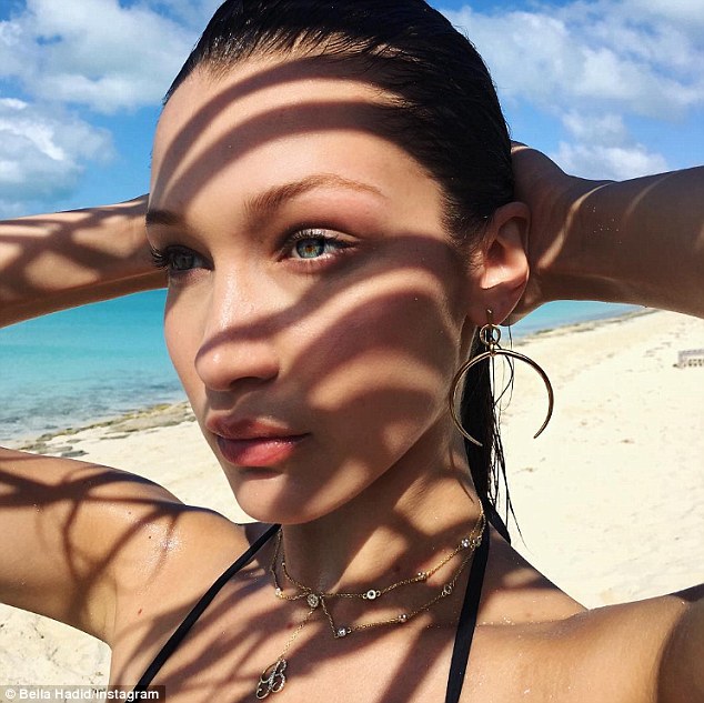 Thiên đường trên bãi biển: Dàn mẫu hot nhất thế giới mặc bikini khoe vòng 1 nóng bỏng, chân dài nuột nà - Ảnh 11.
