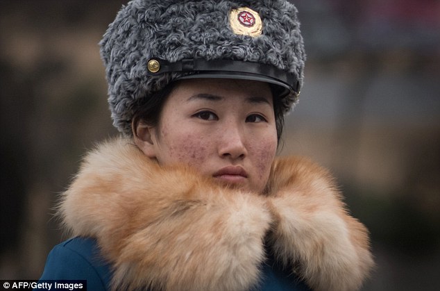 Tiêu chuẩn cao ngất để có thể trở thành nữ cảnh sát giao thông tại Triều Tiên - Ảnh 8.
