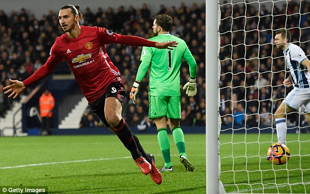 Fan Man Utd lục lại những tin nhắn chỉ trích Ibrahimovic - Ảnh 1.
