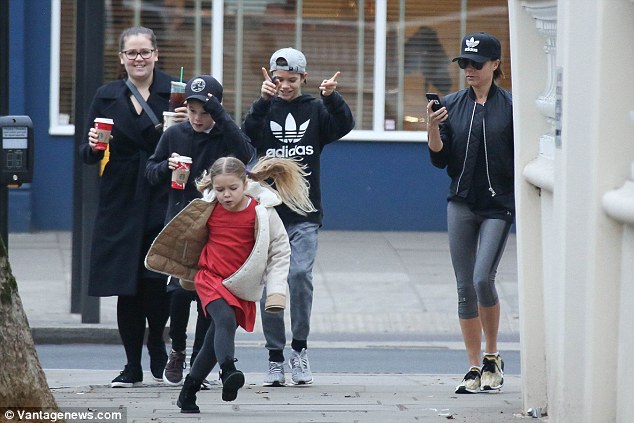 Mới 5 tuổi đ&atilde; cao vượt trội, Harper Beckham được cho l&agrave; c&oacute; tương lai l&agrave;m người mẫu - Ảnh 4.