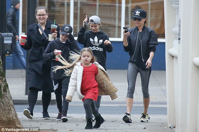 Mới 5 tuổi đ&atilde; cao vượt trội, Harper Beckham được cho l&agrave; c&oacute; tương lai l&agrave;m người mẫu - Ảnh 6.