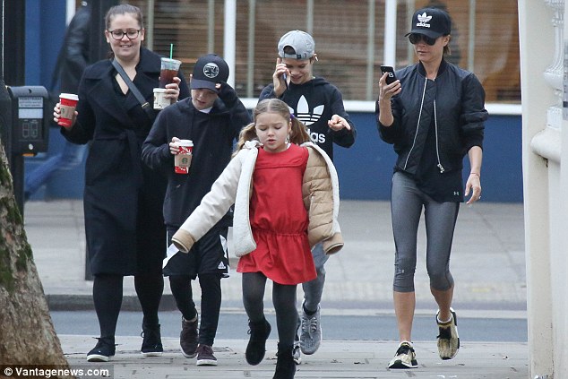 Mới 5 tuổi đ&atilde; cao vượt trội, Harper Beckham được cho l&agrave; c&oacute; tương lai l&agrave;m người mẫu - Ảnh 1.