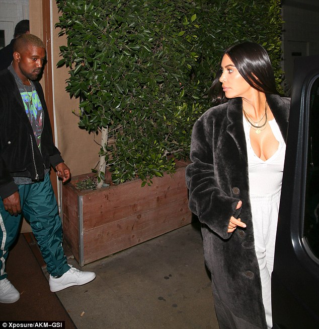 Bị đồn sắp ly dị, cặp đôi thị phi Kim và Kanye liền công khai hẹn hò hạnh phúc - Ảnh 2.