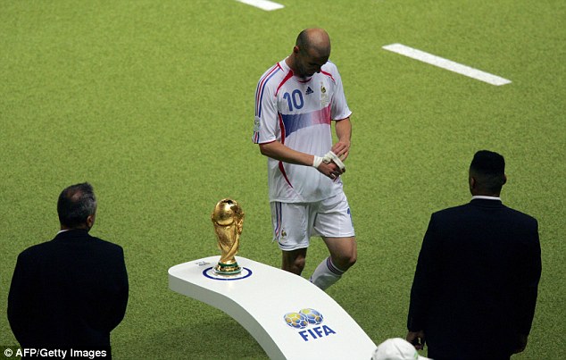 Materazzi lại bất ngờ chọc ngoáy Zidane về màn thiết đầu công - Ảnh 3.