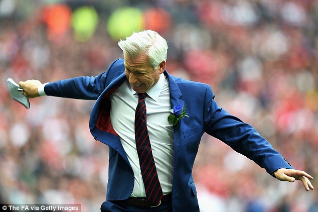 Huấn luyện vi&ecirc;n thứ 2 bị sa thải ở Premier League - Ảnh 2.