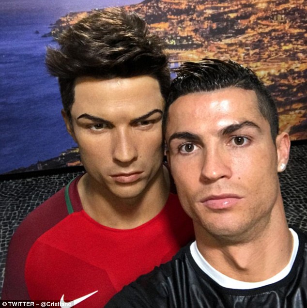 Ronaldo đăng ảnh đẹp mê hồn, chúc Giáng sinh người hâm mộ - Ảnh 2.