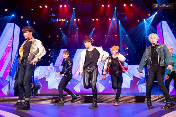 Những h&igrave;nh ảnh giao cảm kh&oacute; qu&ecirc;n của BTS, Mamamoo v&agrave; rapper Basick c&ugrave;ng fan Việt - Ảnh 16.