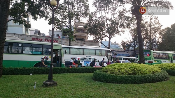 Người Hà Nội - Sài Gòn hối hả về quê nghỉ Tết sau buổi làm việc cuối cùng của năm - Ảnh 30.