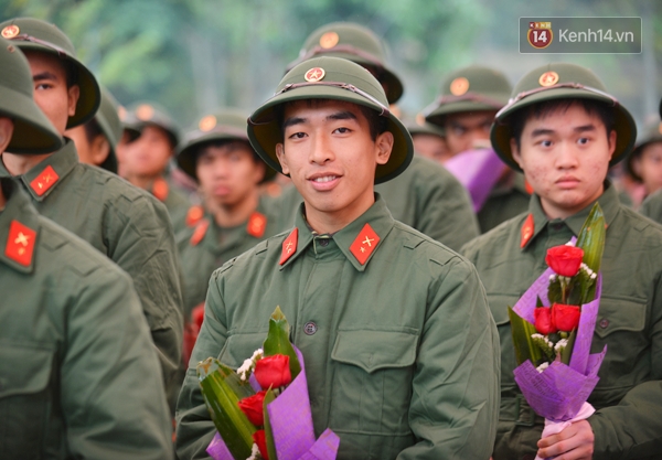 Hà Nội: Những hình ảnh xúc động trong buổi giao nhận quân 2016 - Ảnh 4.