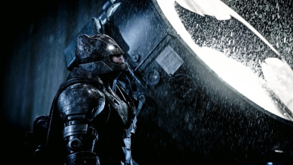 Morgan Freeman và Christian Bale không đánh giá cao Batman v Superman: Dawn of Justice - Ảnh 4.