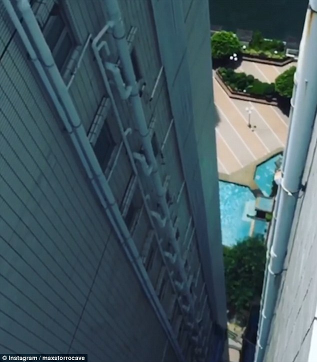 Mời bạn xem c&uacute; nhảy Parkour kh&oacute; tin nhất thế giới - Ảnh 2.