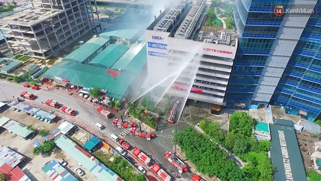Xem cảnh sát chữa cháy, cứu nạn tại tòa nhà cao nhất Việt Nam - Ảnh 4.