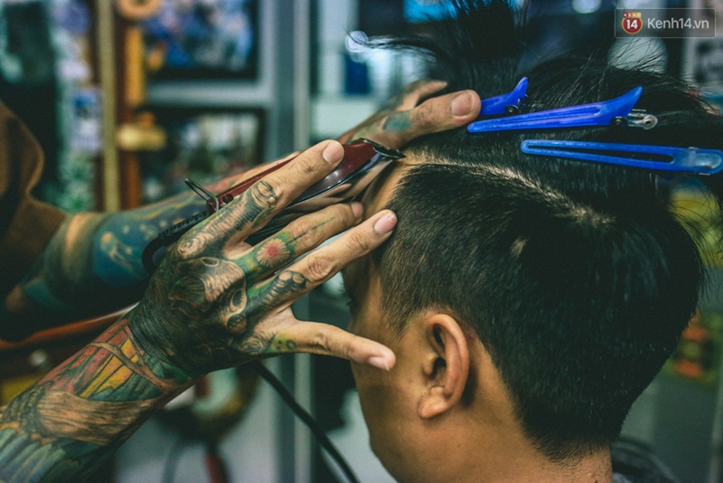 Bên trong khu phức hợp đậm phong cách Chicano của những chàng barber chất chơi ở Sài Gòn - Ảnh 1.