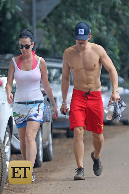 Orlando Bloom và Katy Perry tình tứ nắm tay trên biển Hawaii - Ảnh 2.