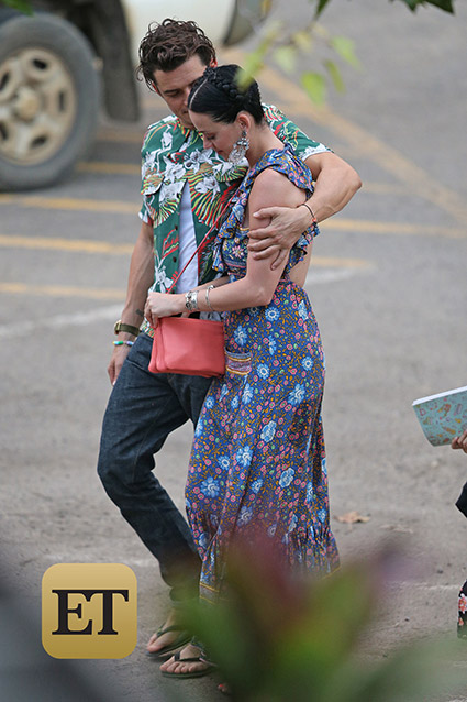 Orlando Bloom và Katy Perry tình tứ nắm tay trên biển Hawaii - Ảnh 5.