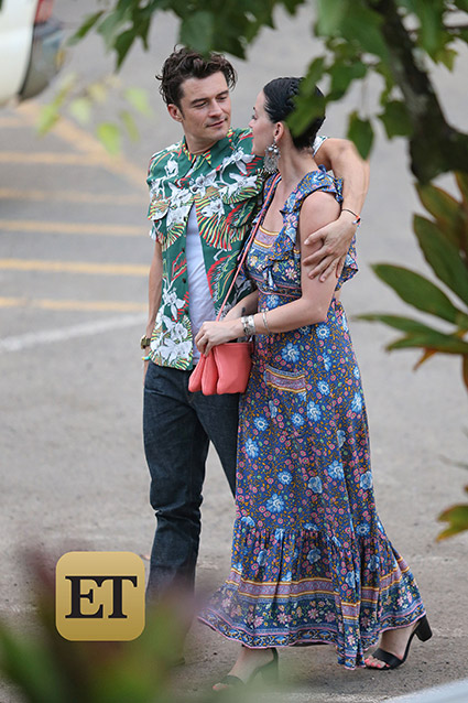 Orlando Bloom và Katy Perry tình tứ nắm tay trên biển Hawaii - Ảnh 4.
