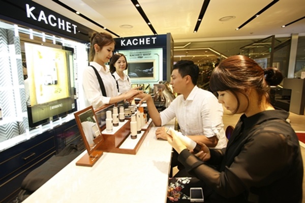 Loạt ảnh cho thấy nam giới Hàn Quốc nghiện trang điểm nhất thế giới - Ảnh 1.