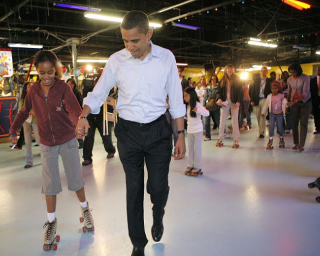 Xem những hình ảnh này mới thấy Tổng thống Obama yêu thương 2 cô con gái đến nhường nào - Ảnh 13.