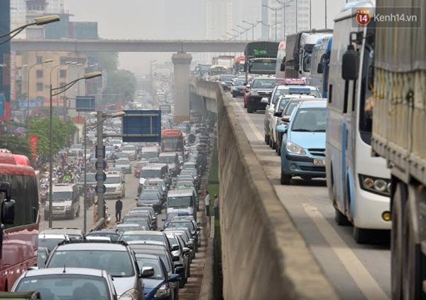 Hà Nội: 2 tiếng không đi nổi 5km, ùn tắc kinh hoàng trên đường vành đai 3 - Ảnh 6.