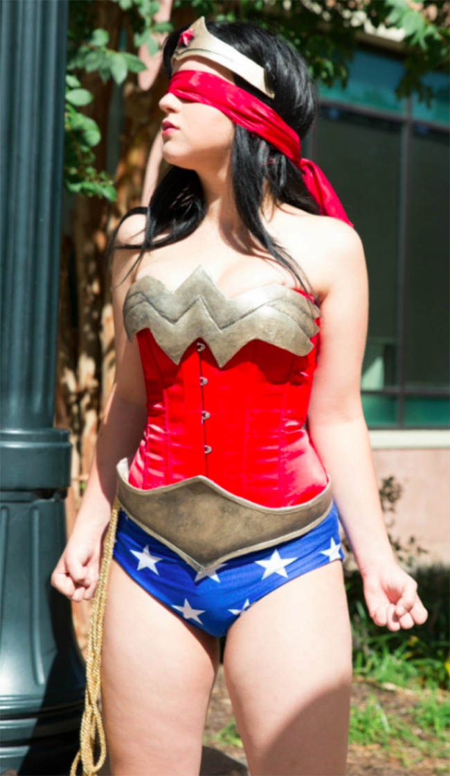 18 tác phẩm cosplay Wonder Woman còn ấn tượng hơn cả trong phim - Ảnh 10.