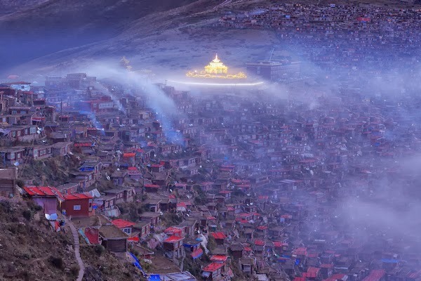 Học viện Phật giáo Larung Gar: Thung lũng đỏ diệu kỳ giữa Tây Tạng - Ảnh 7.