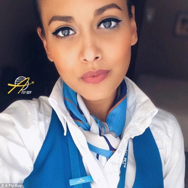 Những nữ tiếp viên hàng không xinh đẹp nhất trên toàn thế giới - Ảnh 6.
