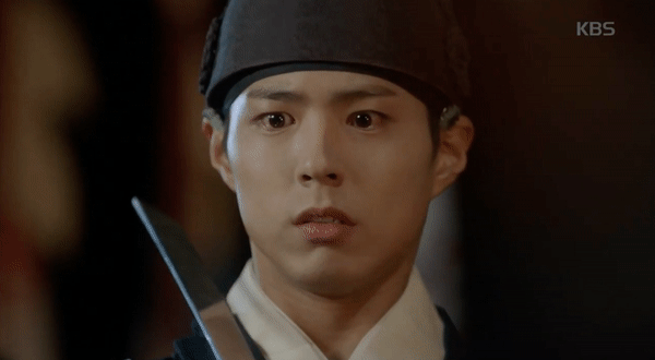 Moonlight: “Chô-ha” Park Bo Gum bị cận thần bất ngờ kề dao vào cổ - Ảnh 5.